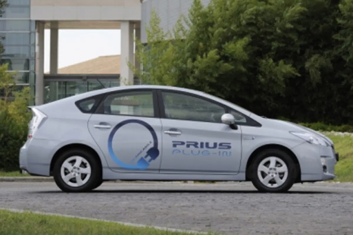 Toyota Prius Plug-In Hybrid: al via le vendite in Giappone (4)