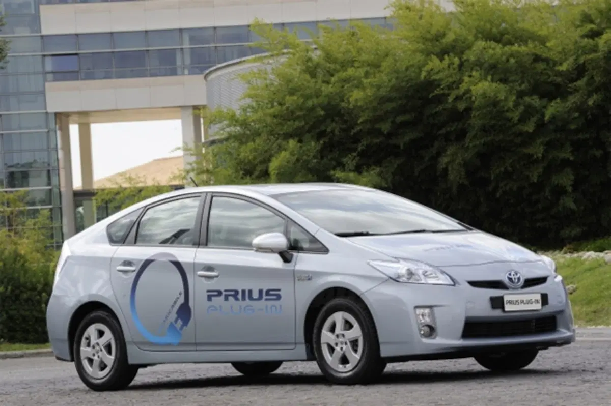 Toyota Prius Plug-In Hybrid: al via le vendite in Giappone (5)