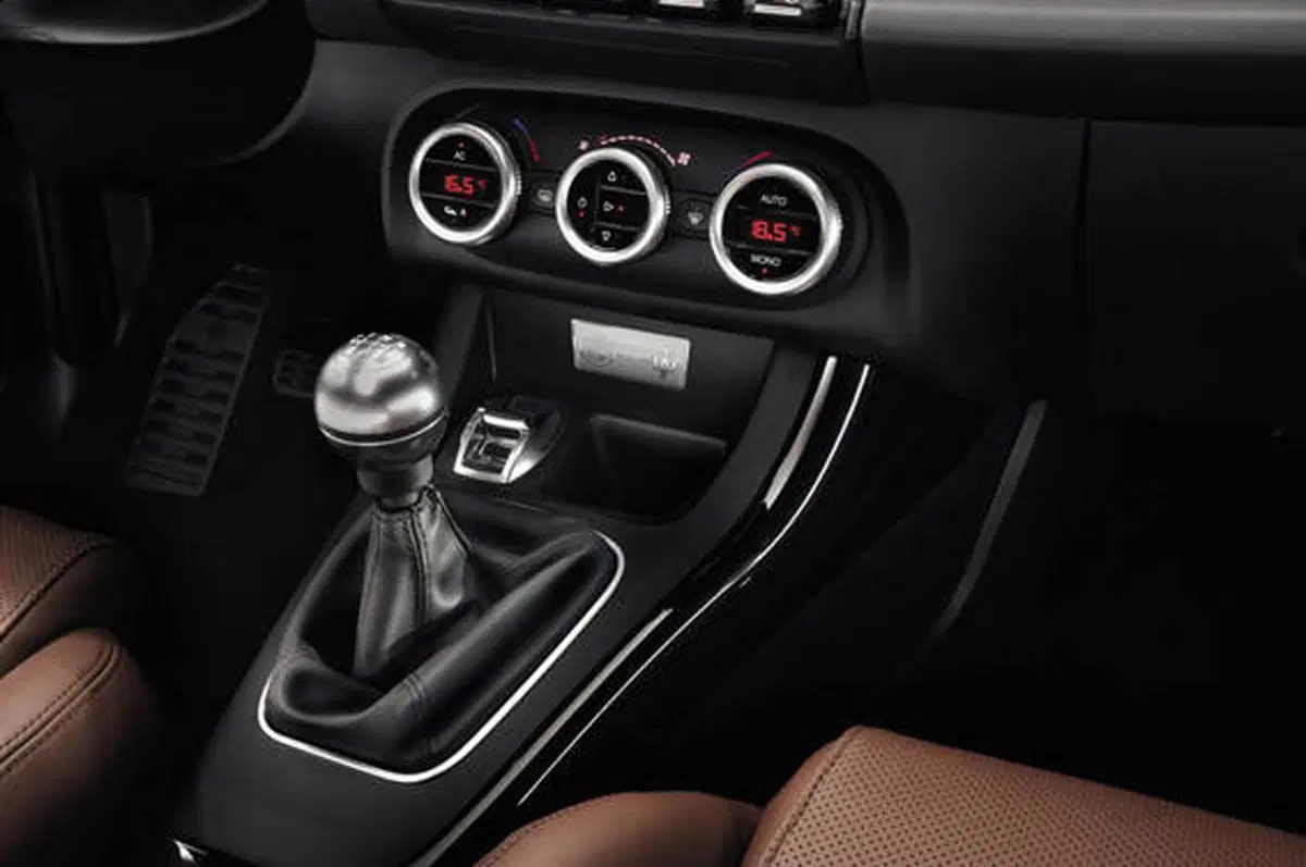 Alfa Romeo Giulietta: nuova serie limitata For Maserati (3)