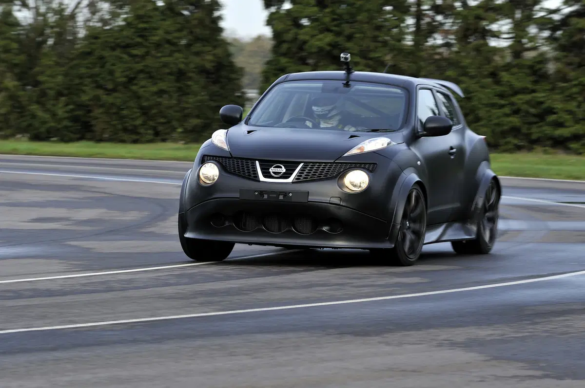 Nissan Juke-R: primo shakedown