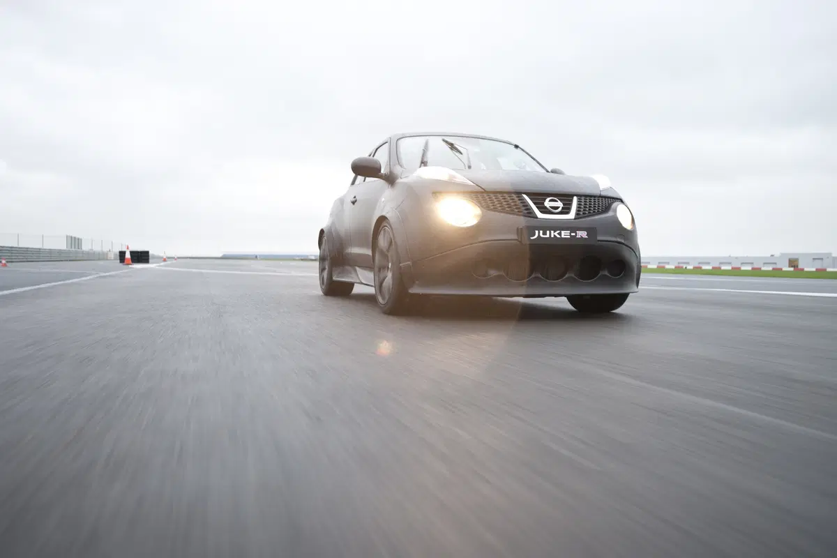 Nissan Juke-R: primo shakedown (3)