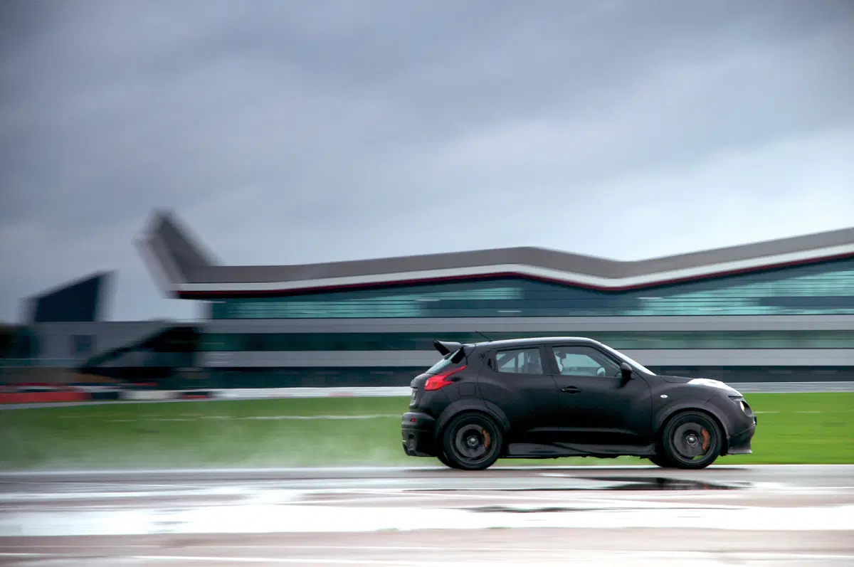 Nissan Juke-R: primo shakedown (10)