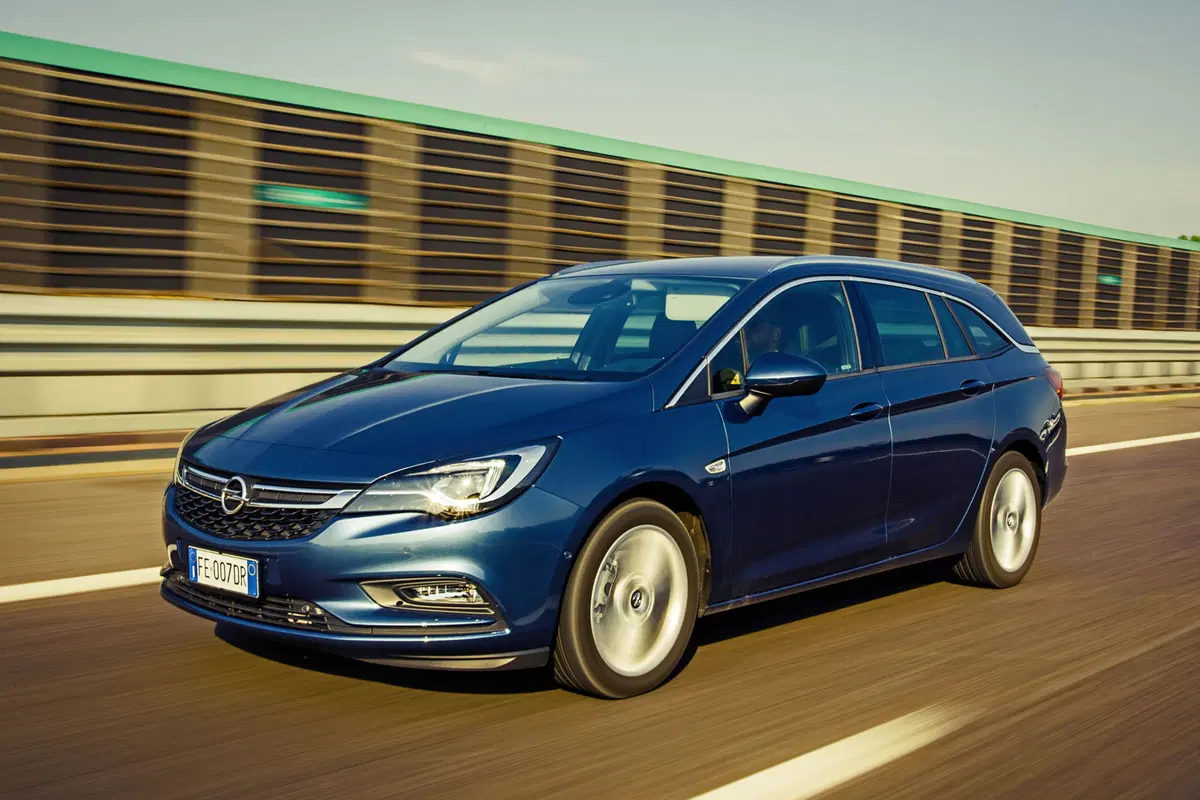 Opel Astra Sports Tourer: scopri gli interni nel video a 360° (2)