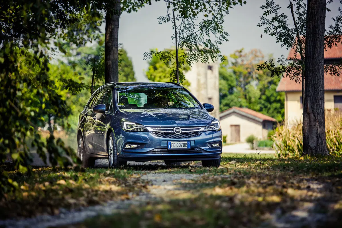 Opel Astra Sports Tourer: scopri gli interni nel video a 360° (4)
