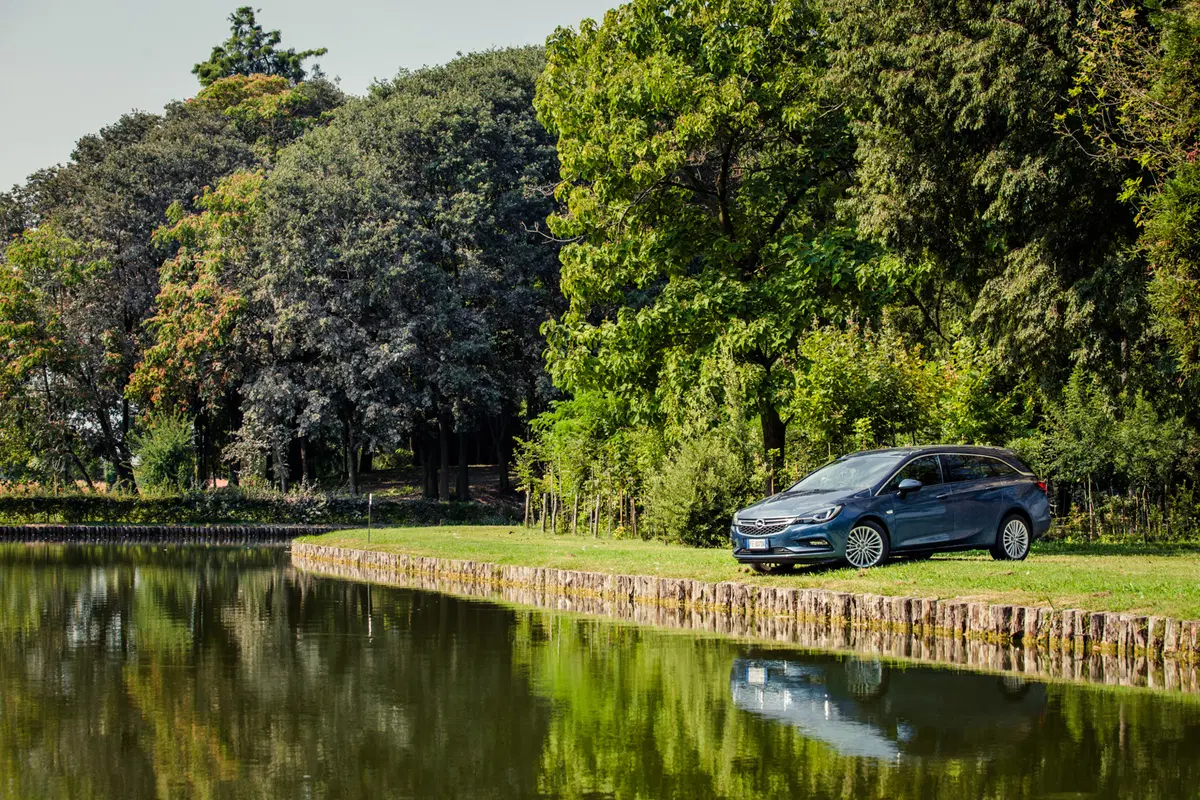 Opel Astra Sports Tourer: scopri gli interni nel video a 360° (6)