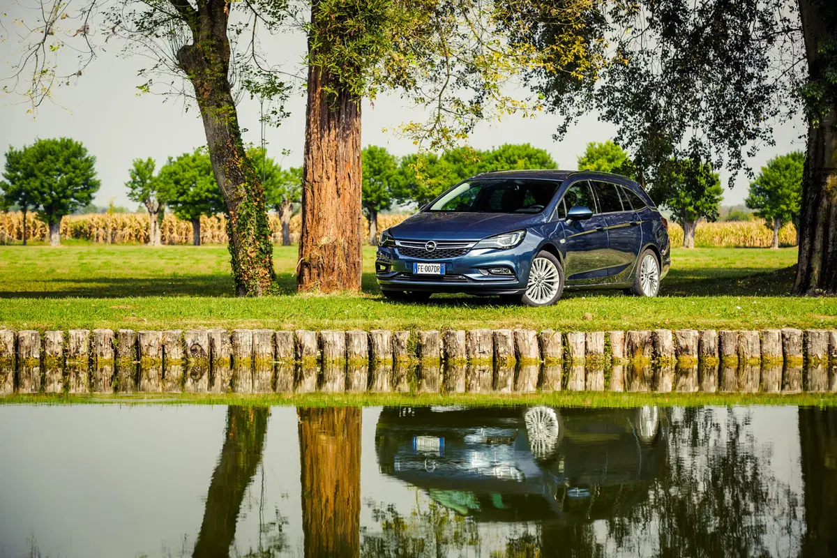 Opel Astra Sports Tourer: scopri gli interni nel video a 360° (10)