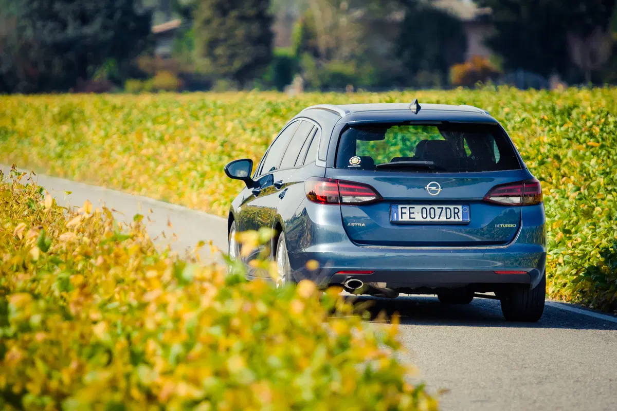 Opel Astra Sports Tourer: scopri gli interni nel video a 360°