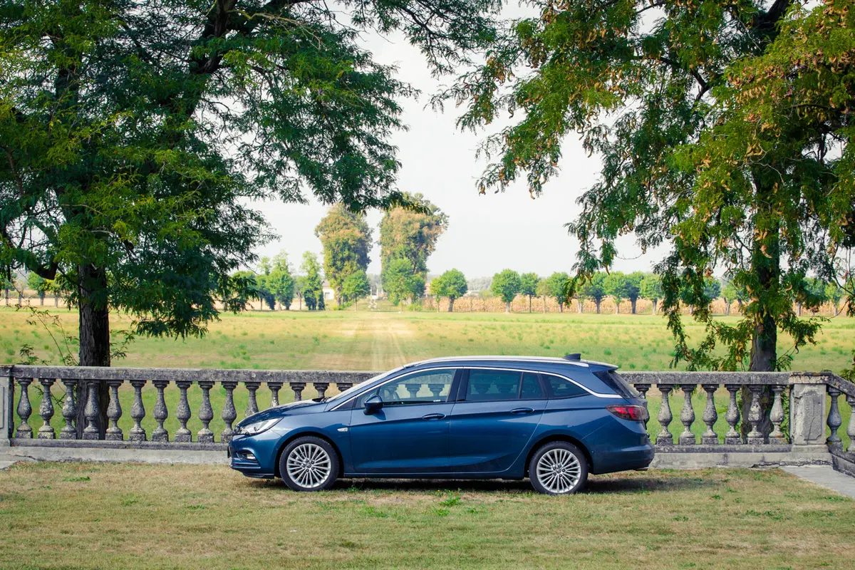Opel Astra Sports Tourer: scopri gli interni nel video a 360° (7)