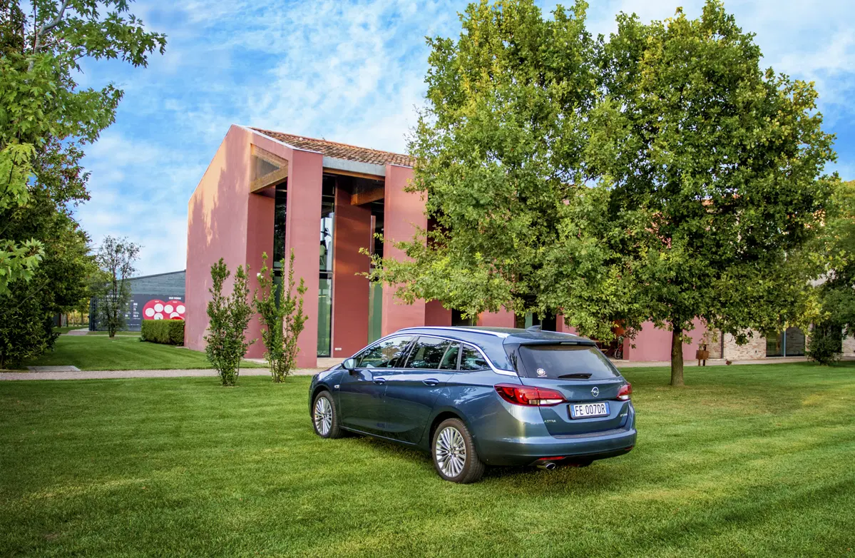 Opel Astra Sports Tourer: scopri gli interni nel video a 360° (9)