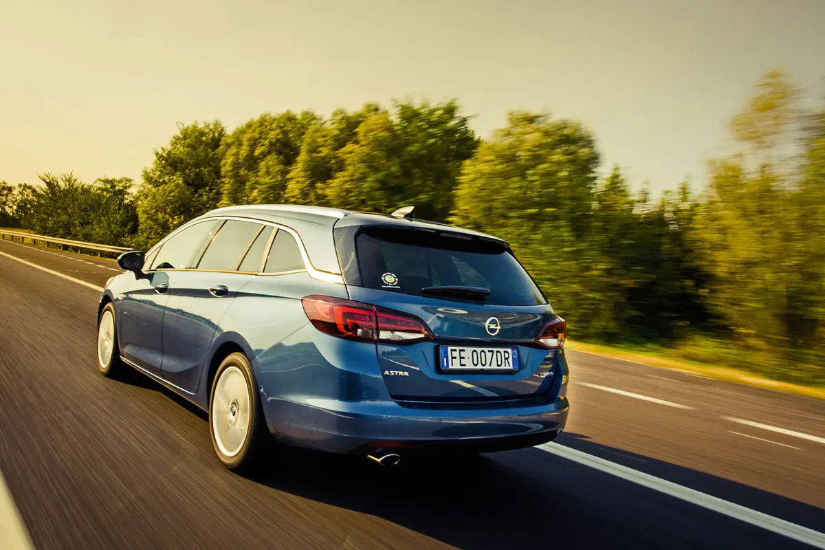 Opel Astra Sports Tourer: scopri gli interni nel video a 360° (3)