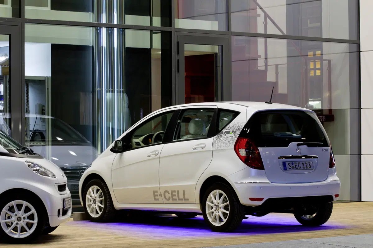 Daimler: via ai test per la ricarica induttiva