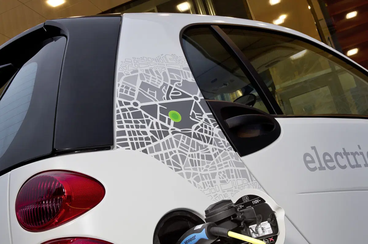 Daimler: via ai test per la ricarica induttiva (3)