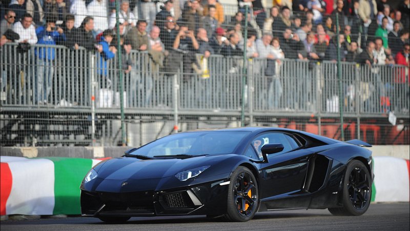 Lamborghini Aventador: nata per le corse