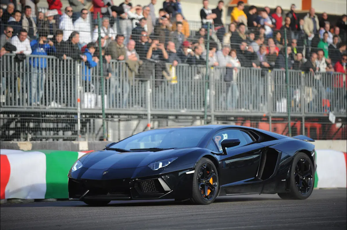 Lamborghini Aventador: nata per le corse (4)