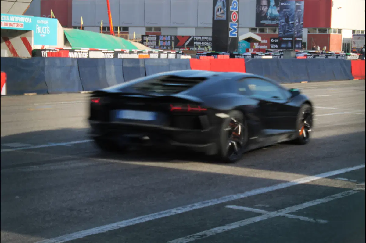 Lamborghini Aventador: nata per le corse (6)
