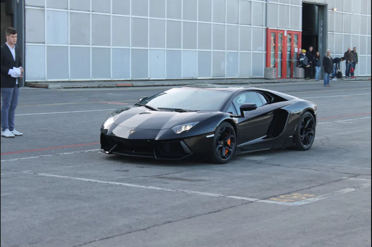 Lamborghini Aventador: nata per le corse (12)