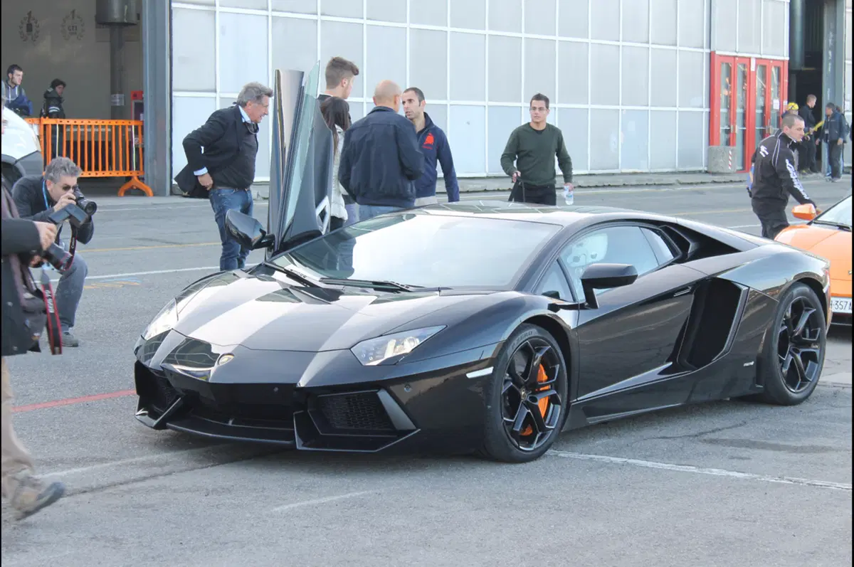 Lamborghini Aventador: nata per le corse (13)