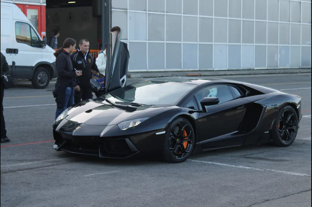 Lamborghini Aventador: nata per le corse (15)