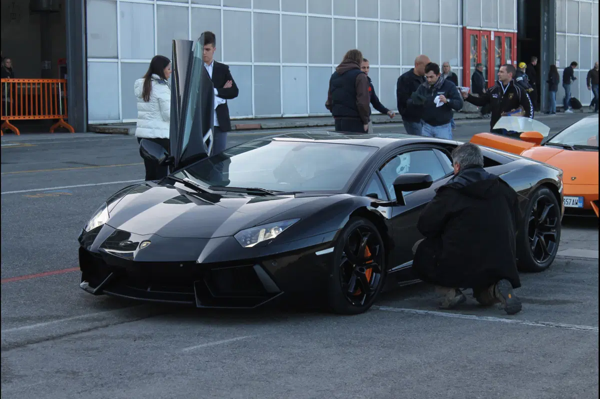Lamborghini Aventador: nata per le corse (19)