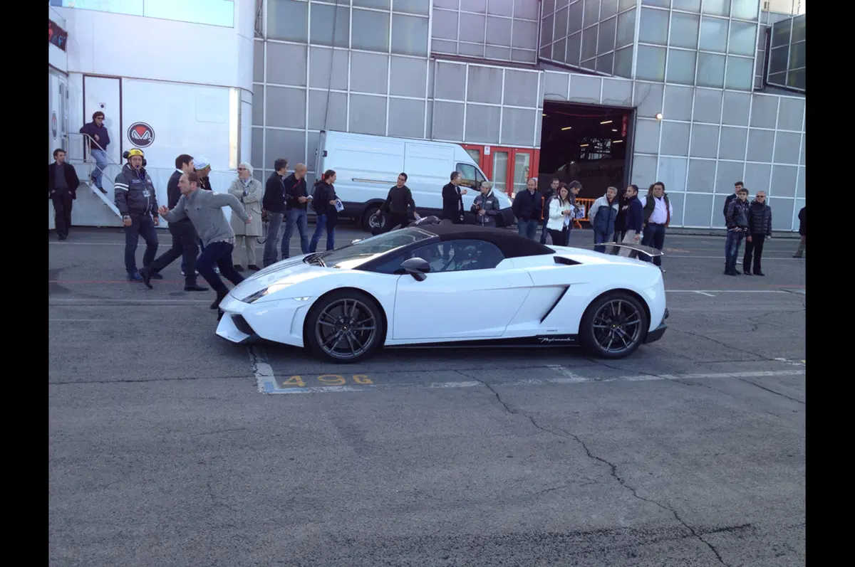 Lamborghini Aventador: nata per le corse (21)