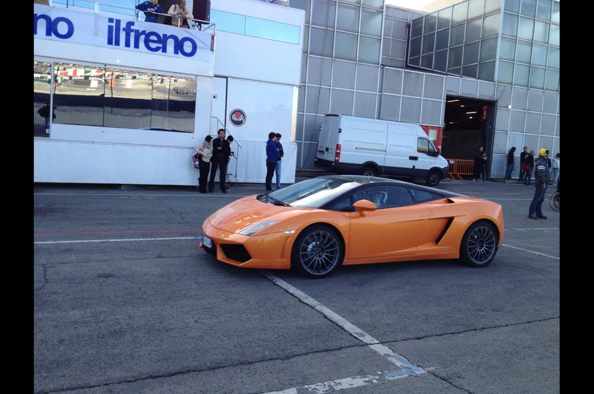 Lamborghini Aventador: nata per le corse (22)