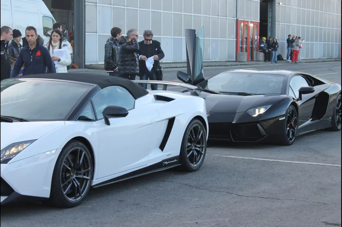 Lamborghini Aventador: nata per le corse (24)