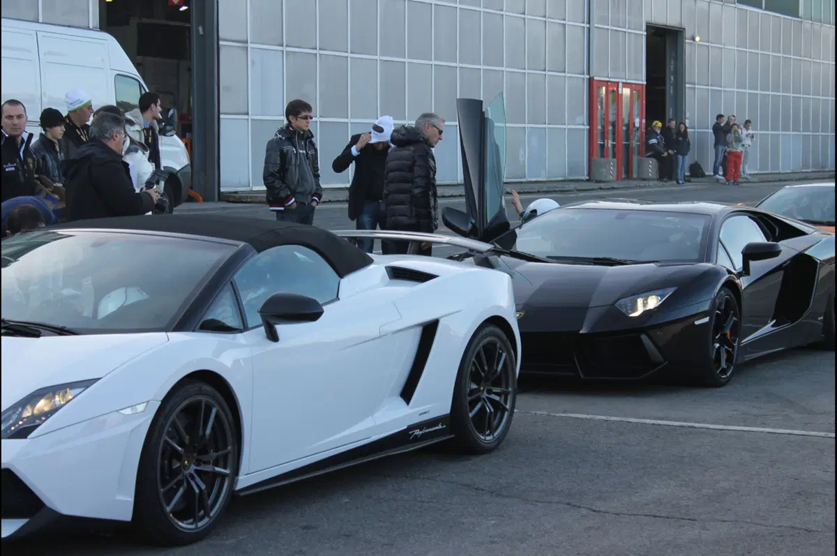 Lamborghini Aventador: nata per le corse (25)