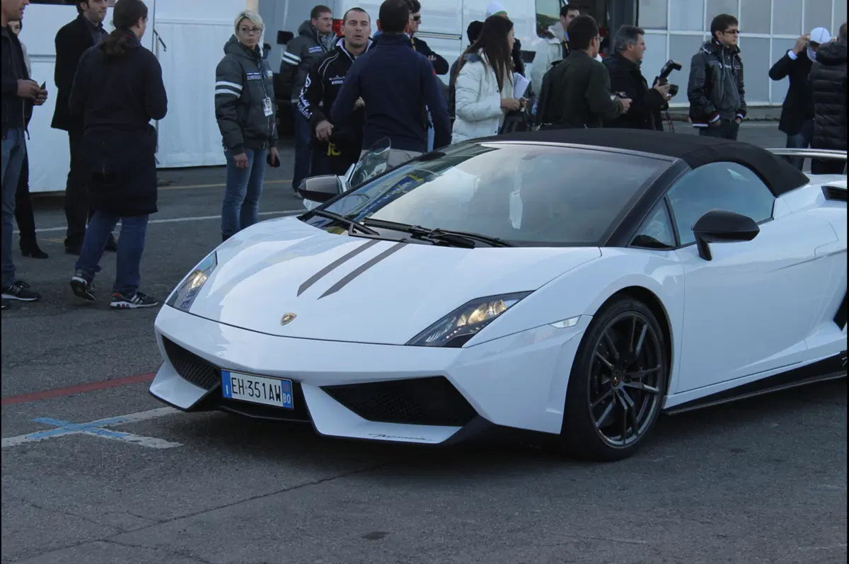 Lamborghini Aventador: nata per le corse (26)