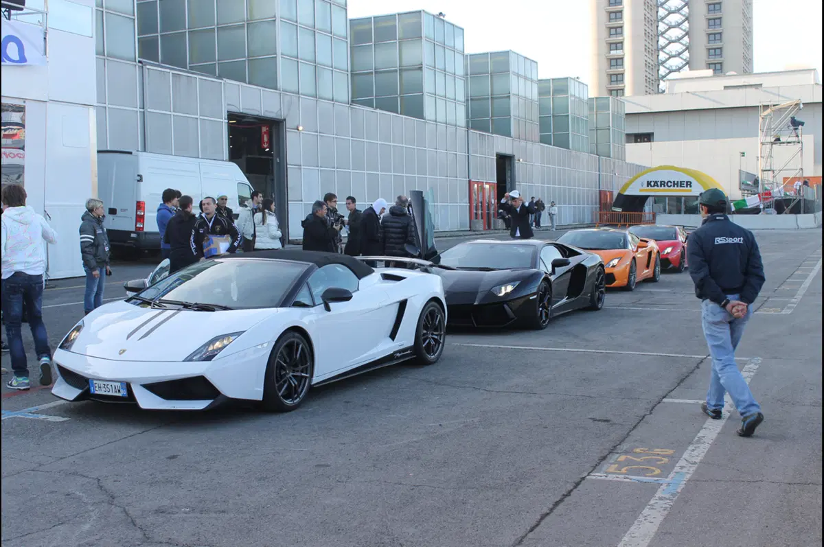 Lamborghini Aventador: nata per le corse (28)