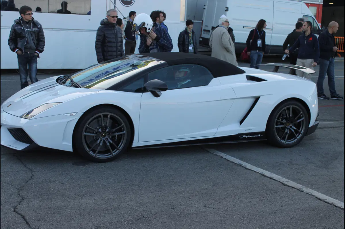 Lamborghini Aventador: nata per le corse (33)