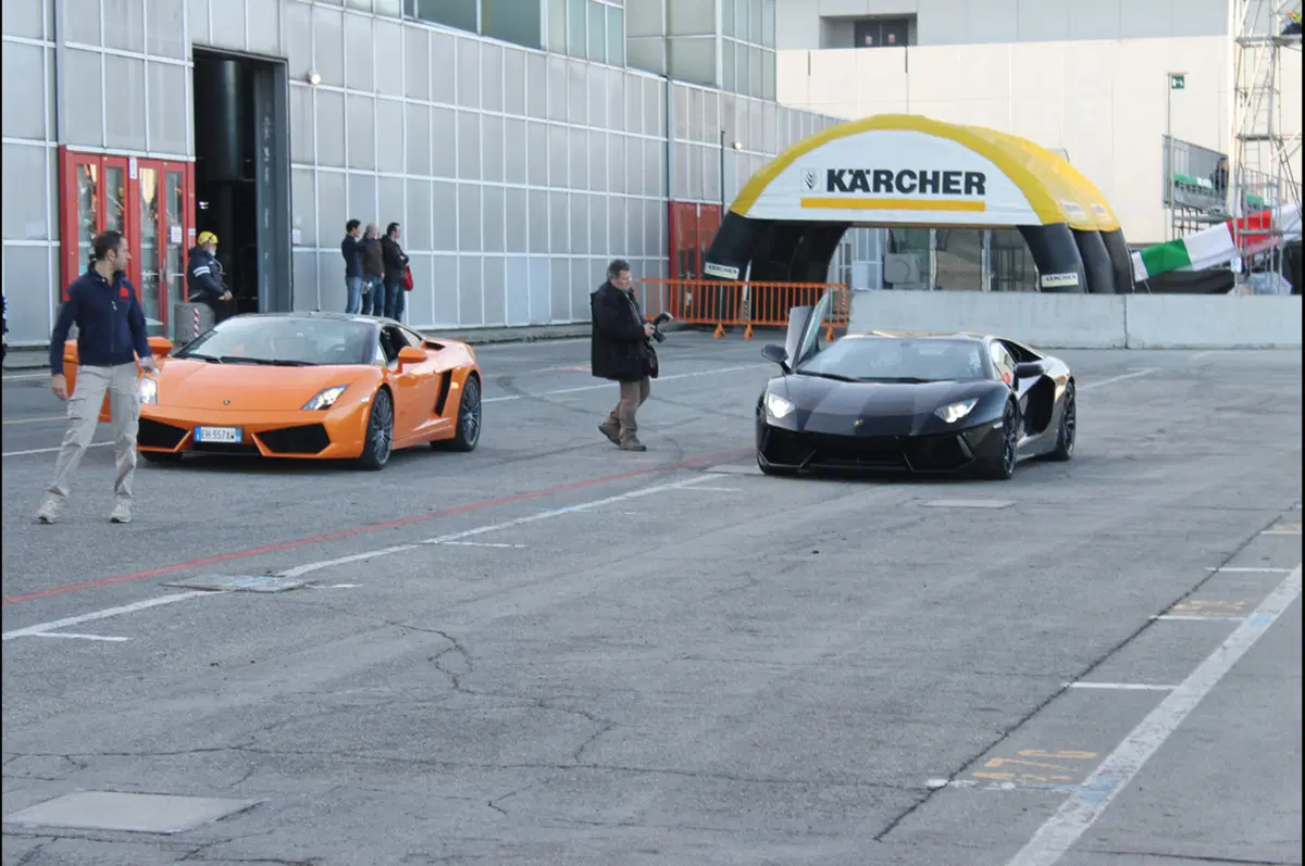 Lamborghini Aventador: nata per le corse (35)
