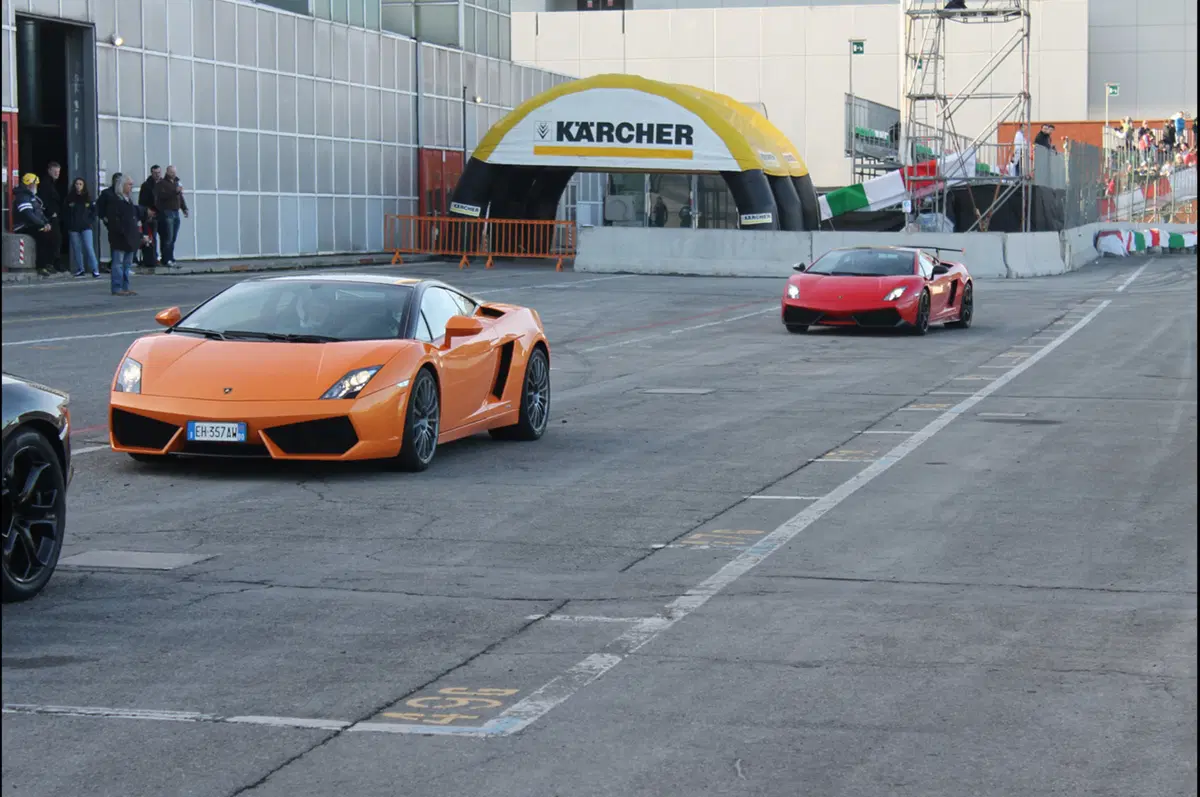 Lamborghini Aventador: nata per le corse (36)