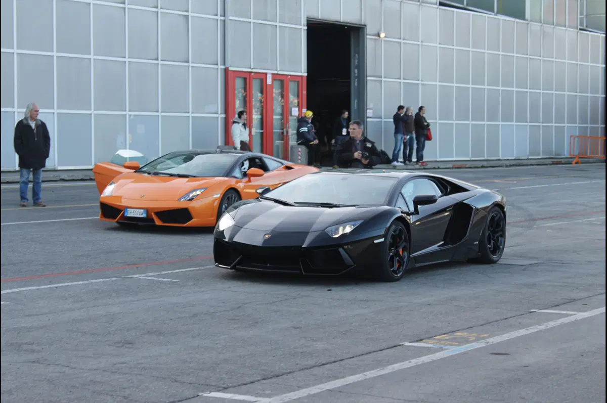 Lamborghini Aventador: nata per le corse (38)