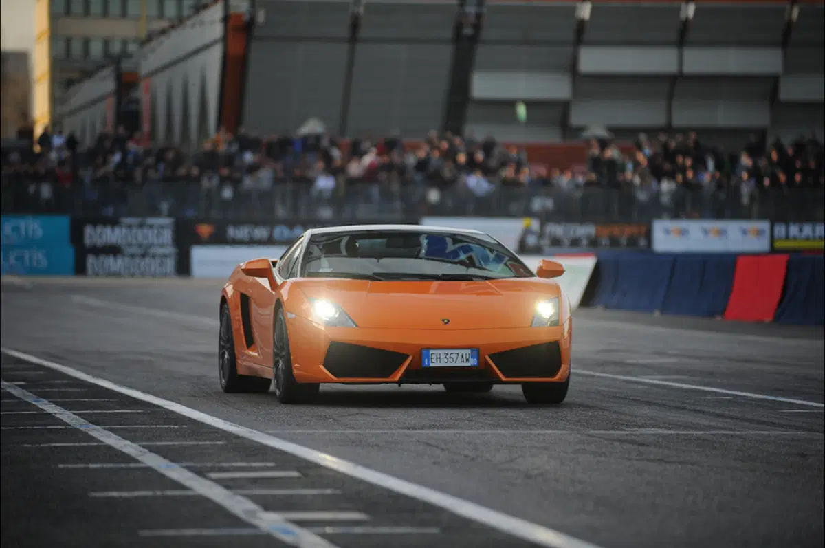 Lamborghini Aventador: nata per le corse (41)