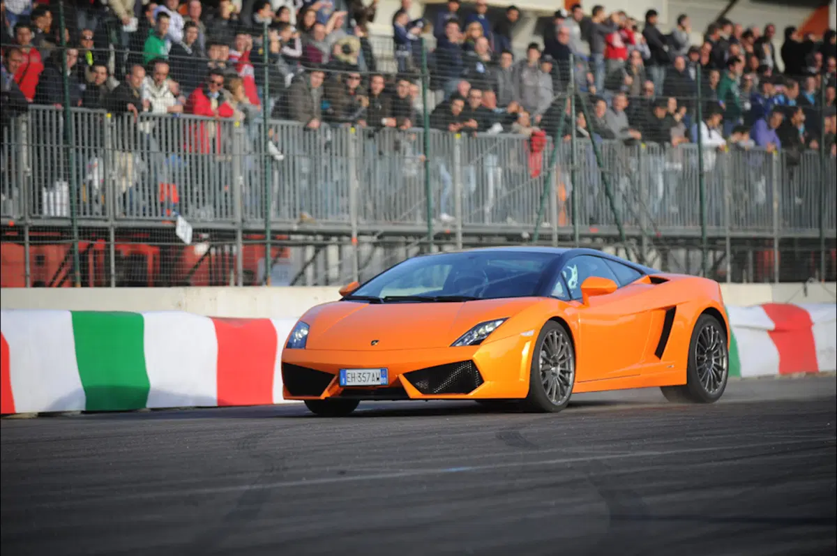 Lamborghini Aventador: nata per le corse (42)