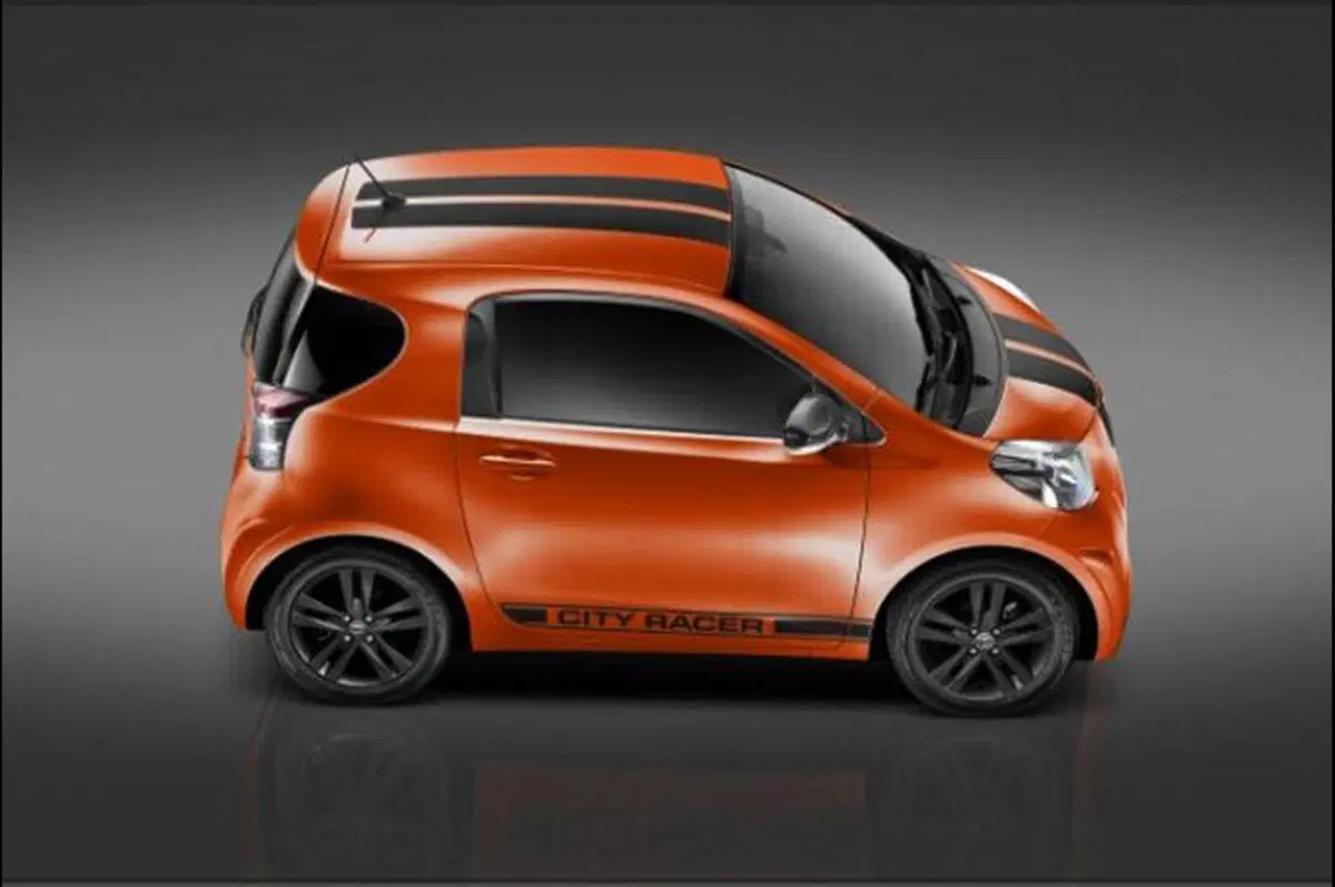Toyota iQ City Racer: serie limitata per la Francia (2)