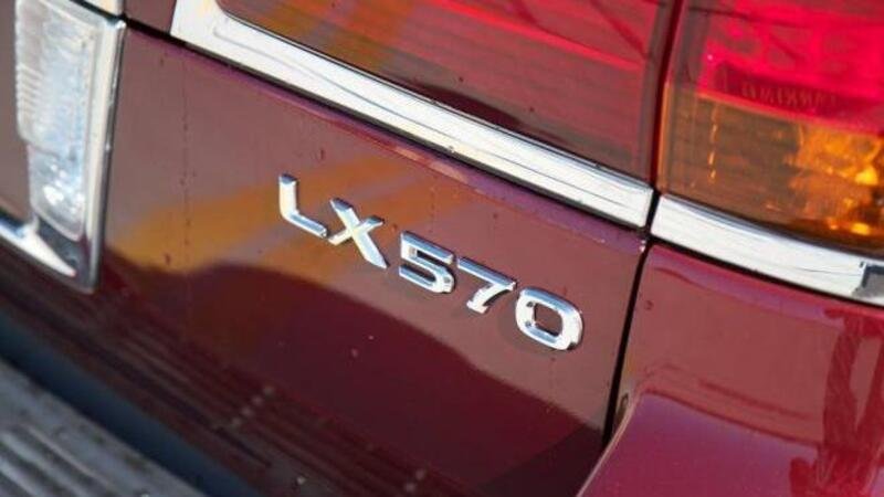 Lexus LX: a Detroit il facelift
