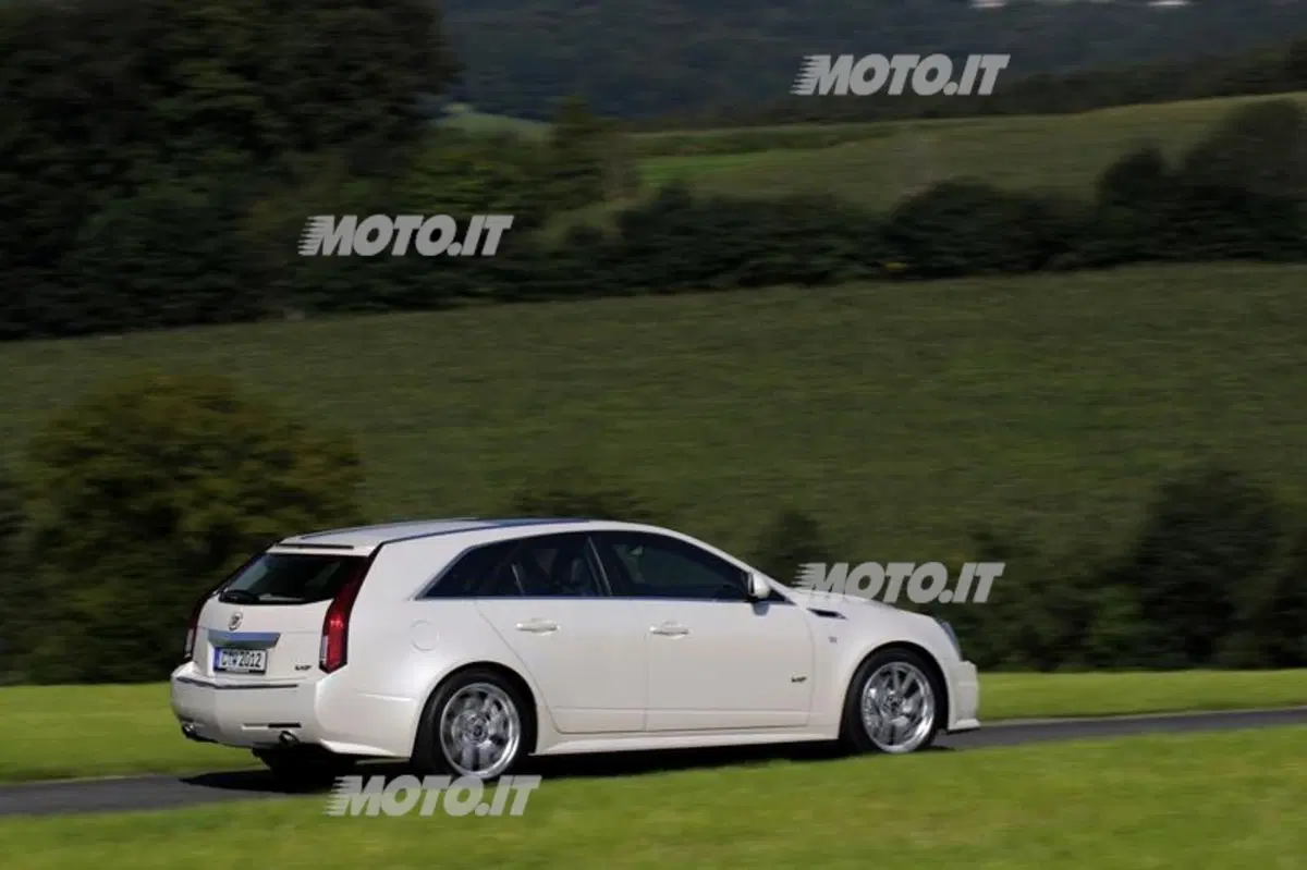 Cadillac CTS-V Wagon (20)