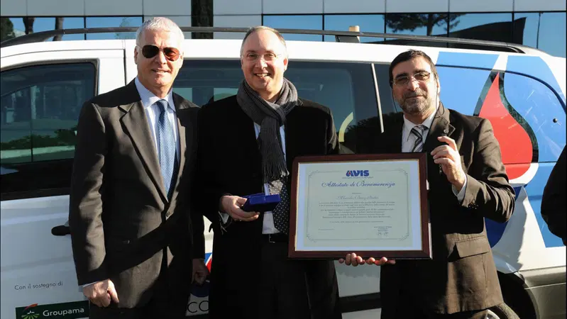 Mercedes-Benz: donato un Vito all'AVIS di Roma