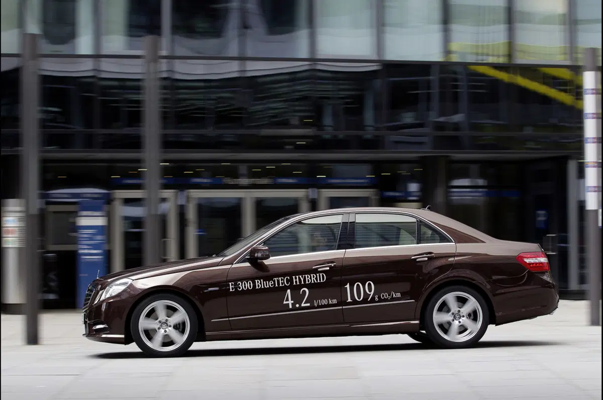 Mercedes-Benz E300 BlueTEC HYBRID ed E400 Hybrid (2)