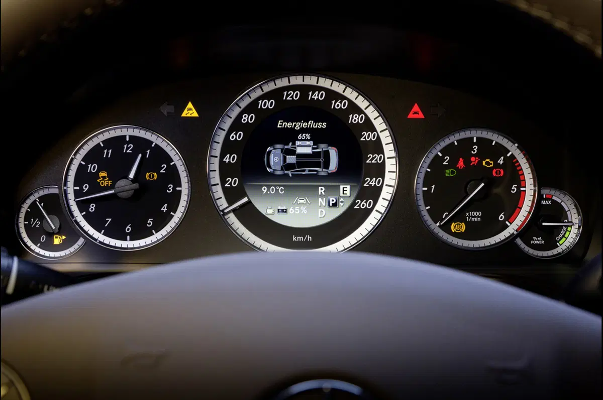 Mercedes-Benz E300 BlueTEC HYBRID ed E400 Hybrid (6)