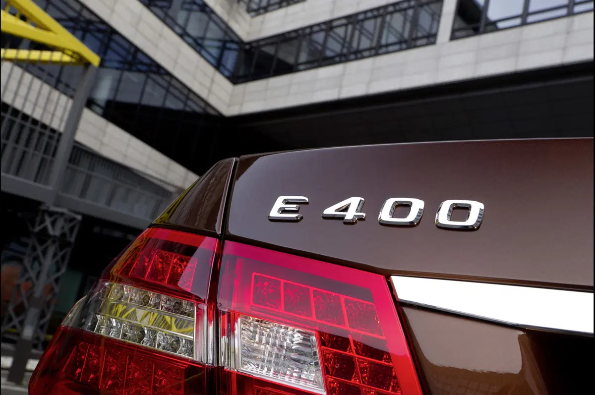 Mercedes-Benz E300 BlueTEC HYBRID ed E400 Hybrid (9)