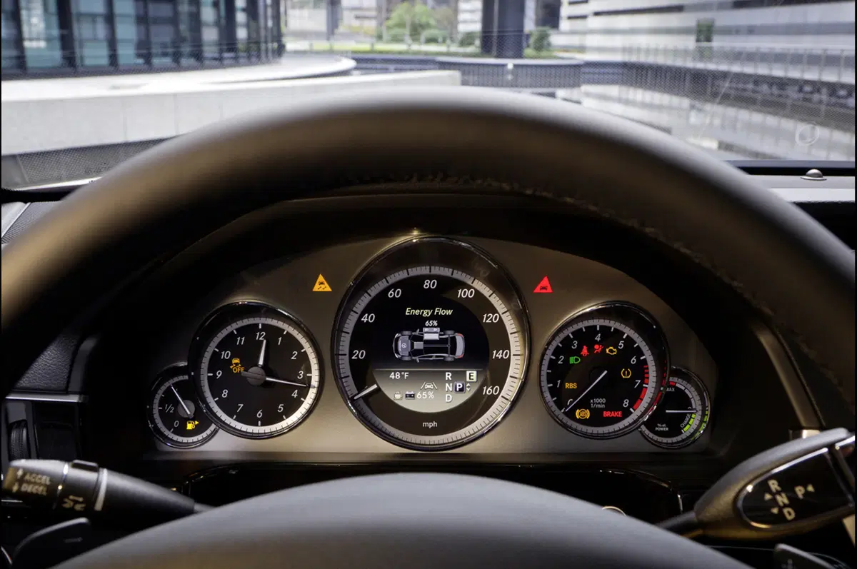 Mercedes-Benz E300 BlueTEC HYBRID ed E400 Hybrid (12)