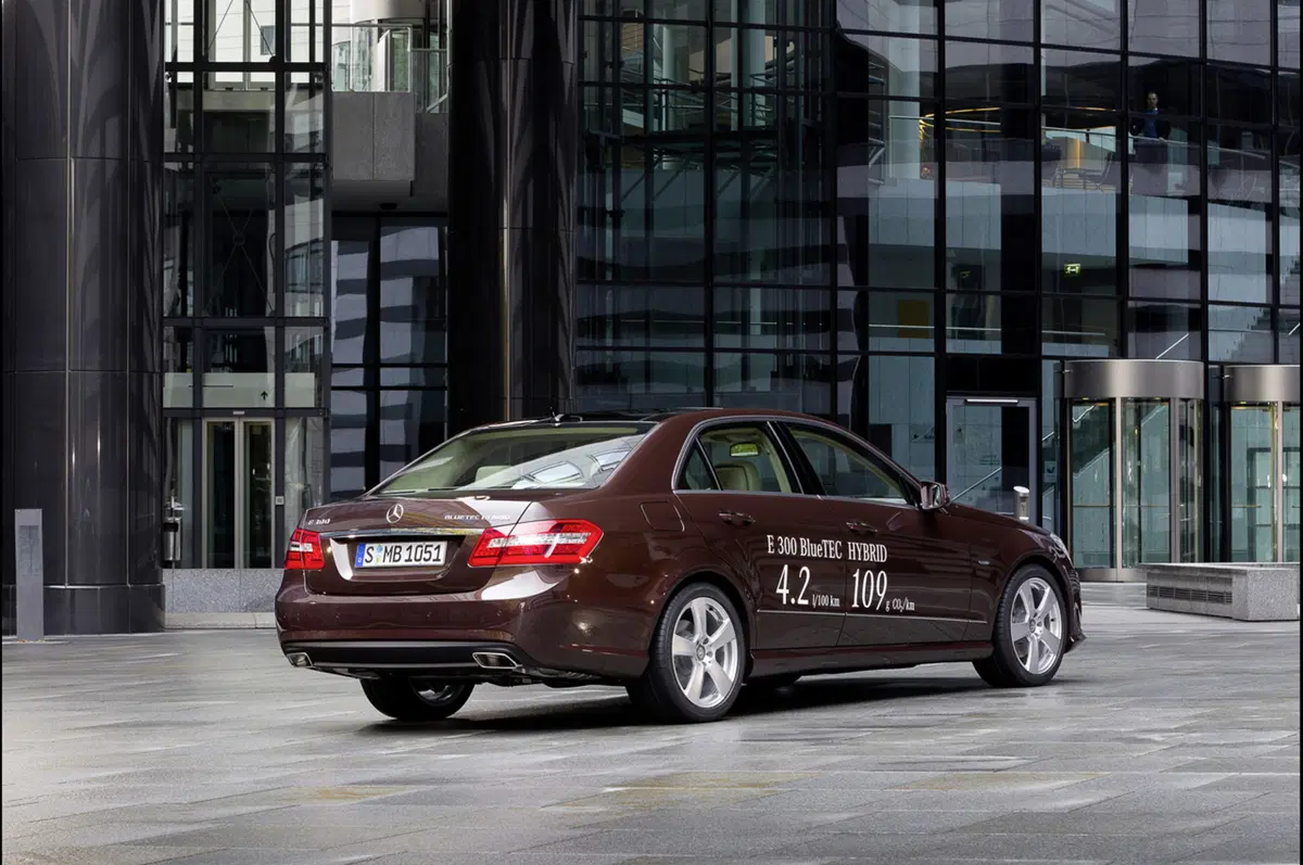 Mercedes-Benz E300 BlueTEC HYBRID ed E400 Hybrid (16)