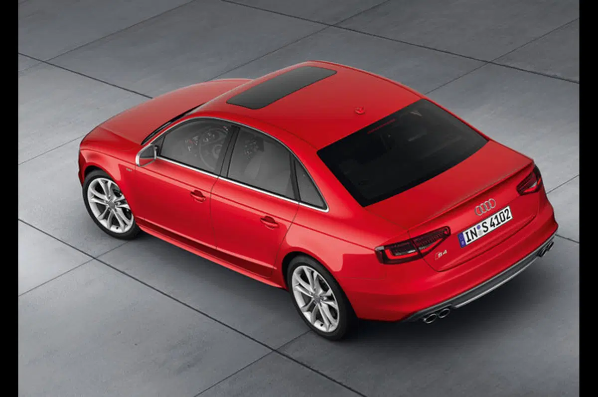 Audi A4: aperte le prevendite (4)