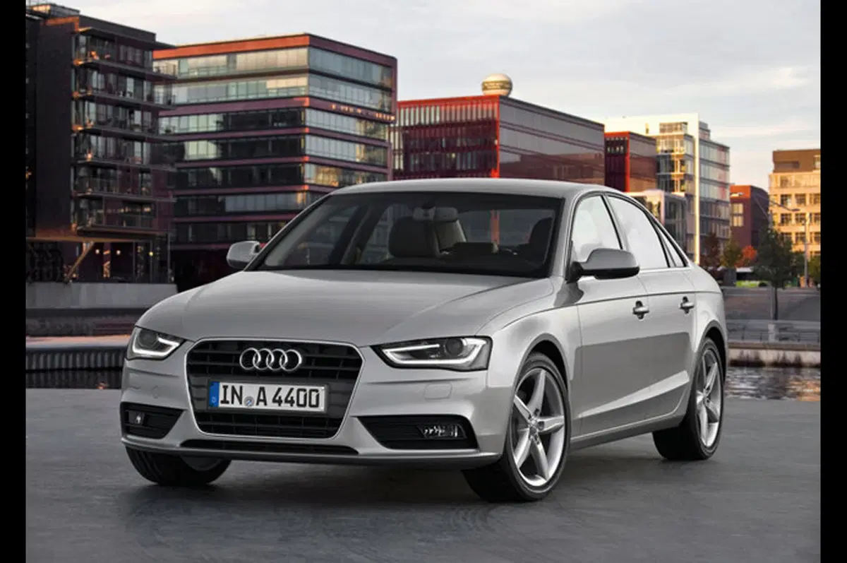 Audi A4: aperte le prevendite (11)