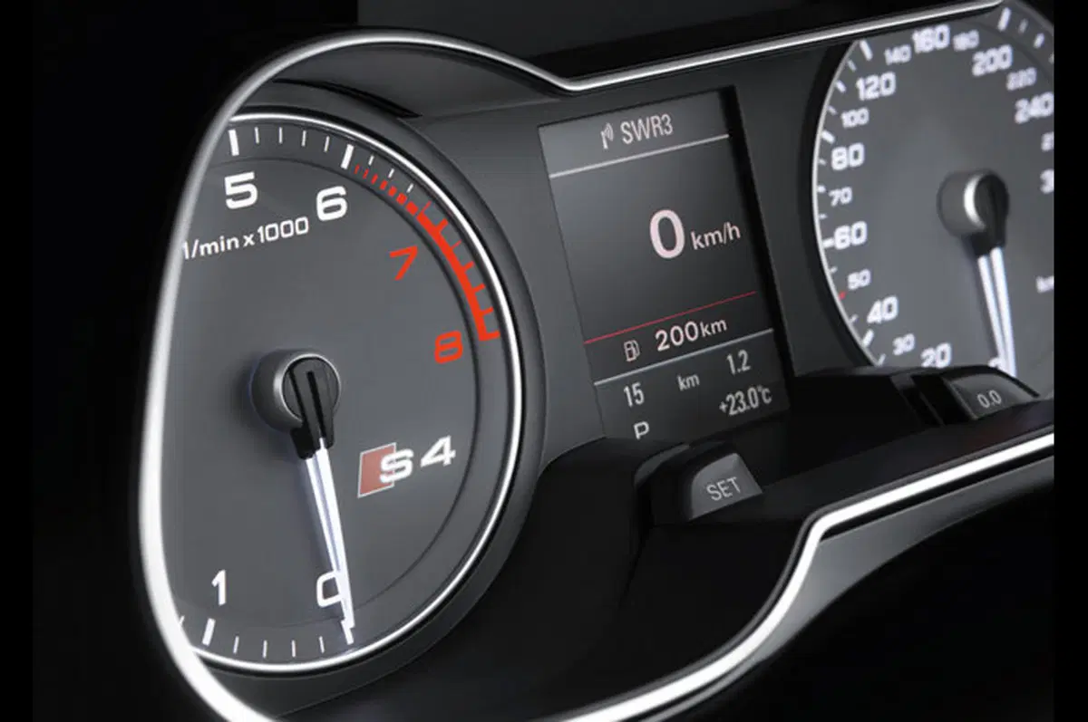 Audi A4: aperte le prevendite (17)