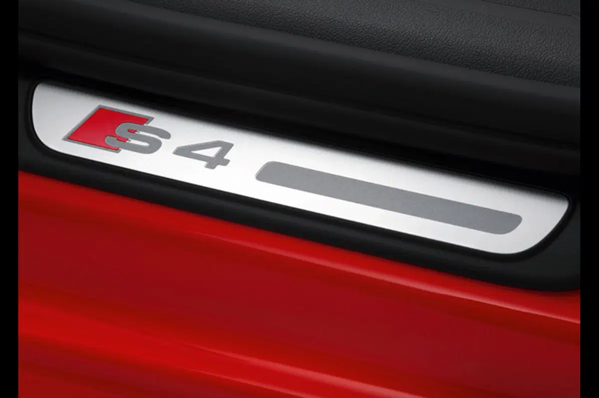Audi A4: aperte le prevendite (19)