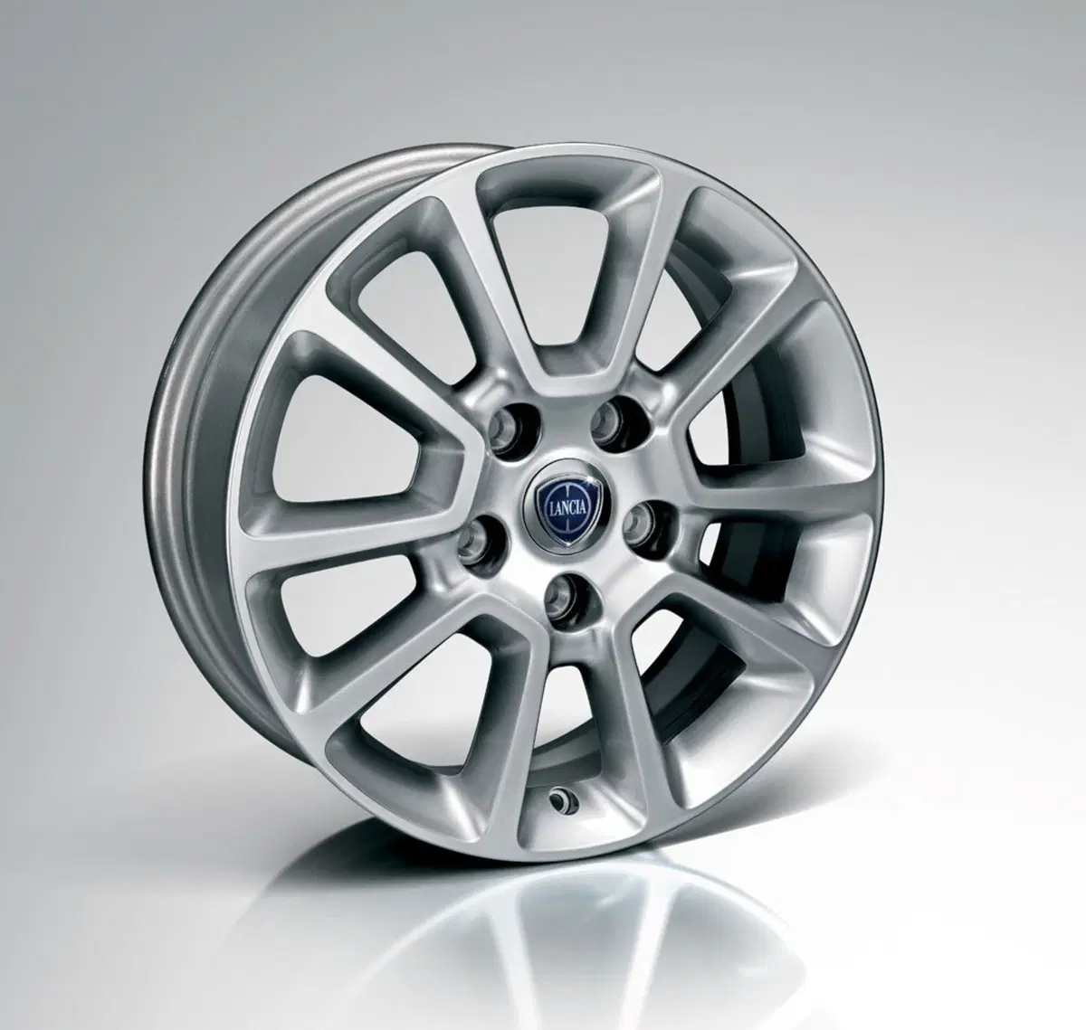 Lancia Thema e Voyager: nuova Lineaccessori (6)