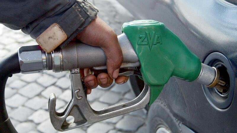 Benzina: ad aprile + 20,9%. Record negativo dal 1983